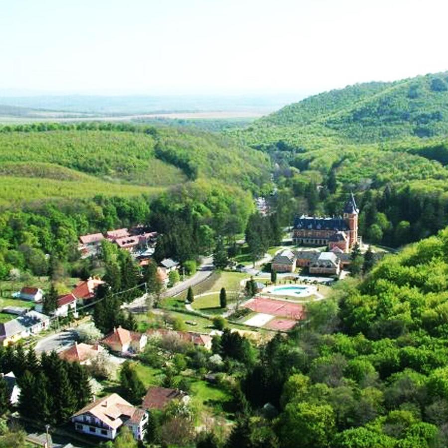 Готель Matra Wellness Vendeghaz Парадшашвар Екстер'єр фото